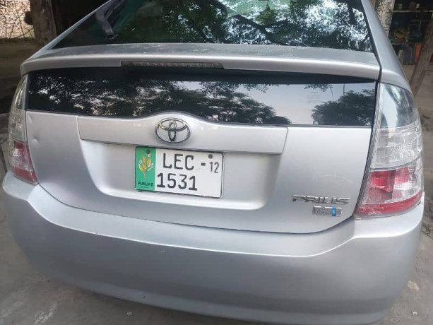 toyota-prius-alpha-s-big-4