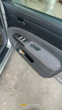 toyota-prius-alpha-s-big-3
