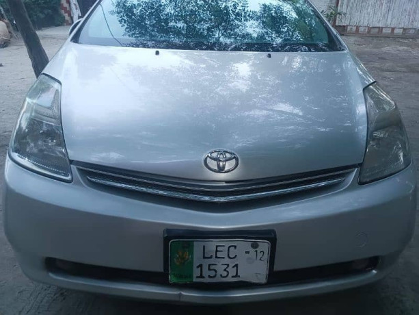 toyota-prius-alpha-s-big-0
