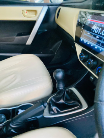 toyota-gli-manual-totally-genuine-from-inside-outside-doors-shower-due-to-scratches-big-6