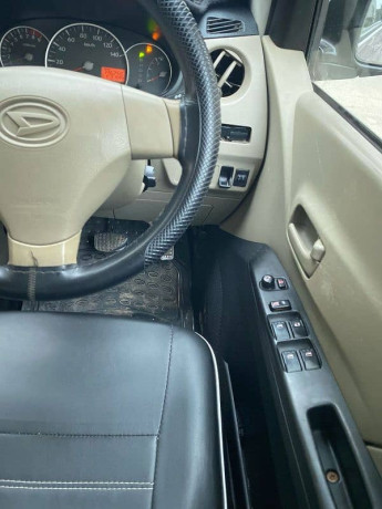 daihatsu-mira-2011-big-4