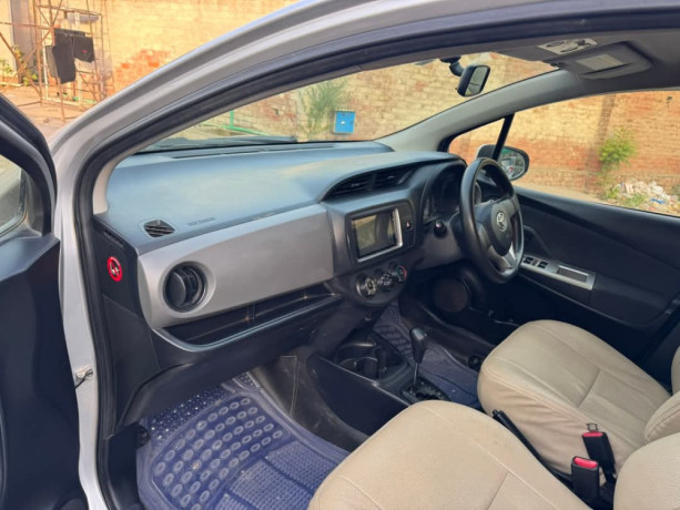 toyota-vitz-10f-safety-edition-iii-big-3