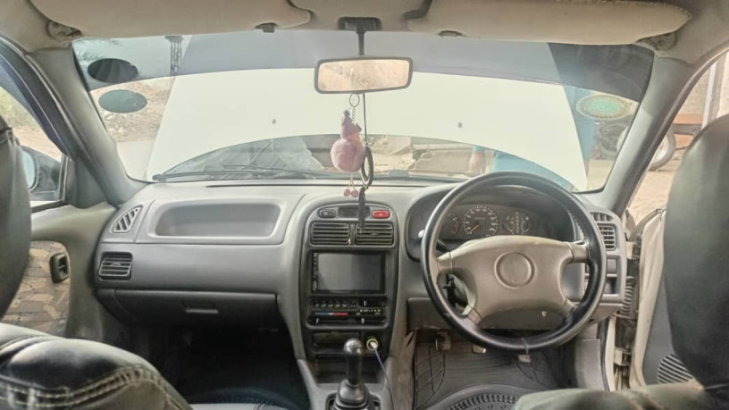 suzuki-baleno-2005-big-8