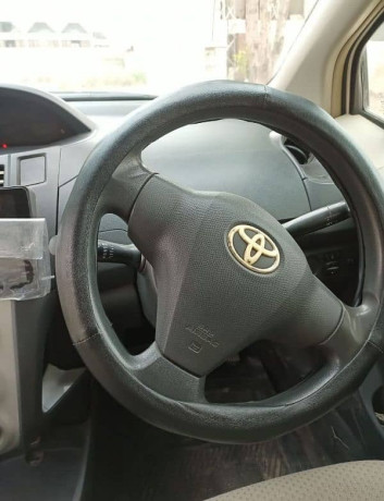 toyota-vitz-2007-big-6