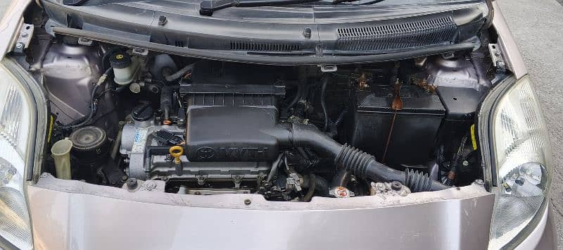 toyota-vitz-f-13-big-5