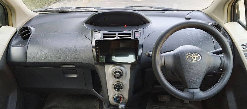toyota-vitz-f-13-big-4