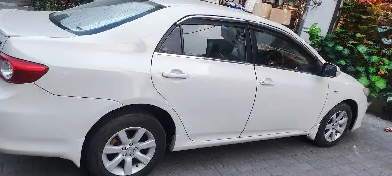 toyota-corolla-gli-2012-big-3