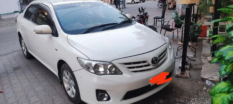 toyota-corolla-gli-2012-big-6