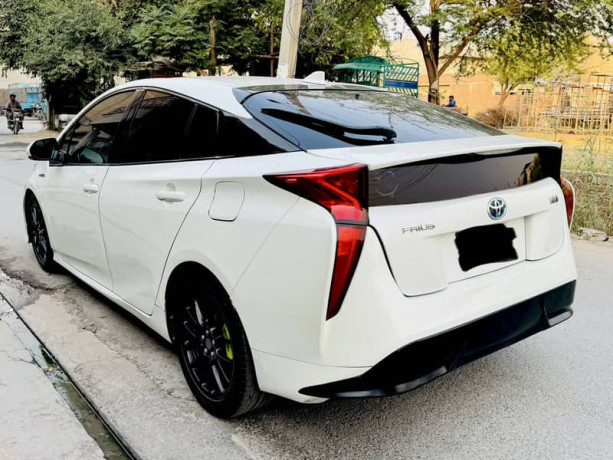 toyota-prius-20162019-big-2