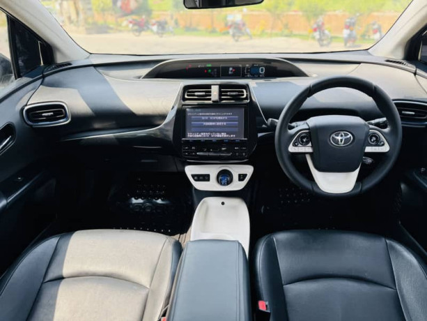 toyota-prius-20162019-big-5