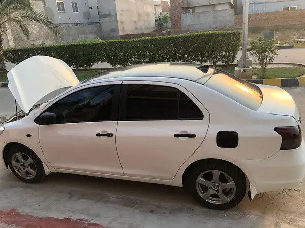 toyota-belta-2006-big-6