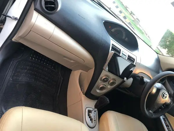 toyota-belta-2006-big-2