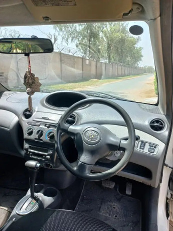 toyota-vitz-2003-big-4