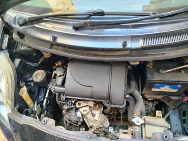 toyota-vitz-2010-big-6