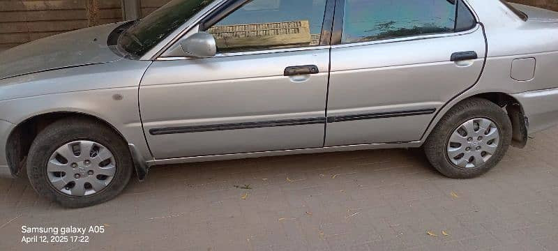 suzuki-baleno-2004-big-8