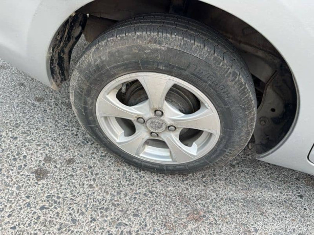 toyota-belta-2009-big-5