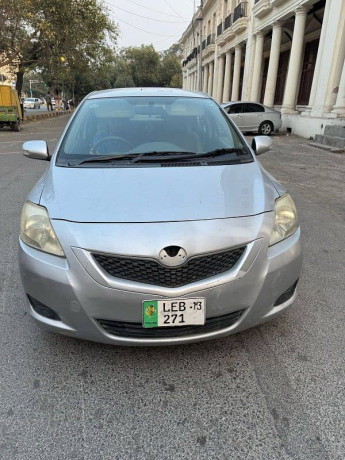 toyota-belta-2009-big-0