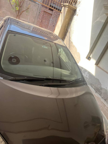 toyota-prius-2011-big-6