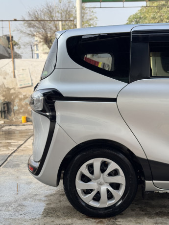 toyota-sienta-g-20182023-big-8