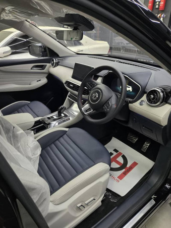 mg-hs-phev-2025-big-2