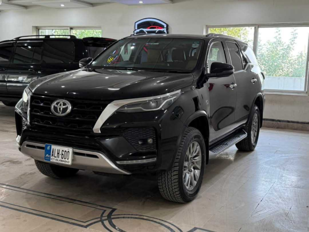 toyota-fortuner-28-sigma-4-big-1