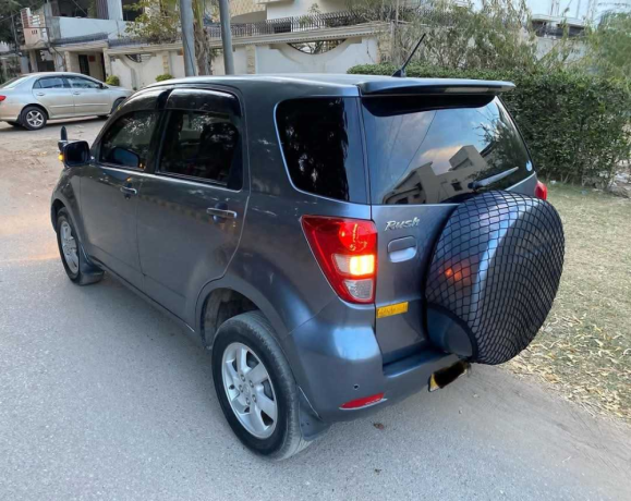 toyota-rav4-awd-hybrid-big-5