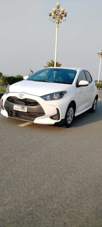 toyota-yaris-hatchback-g-big-3