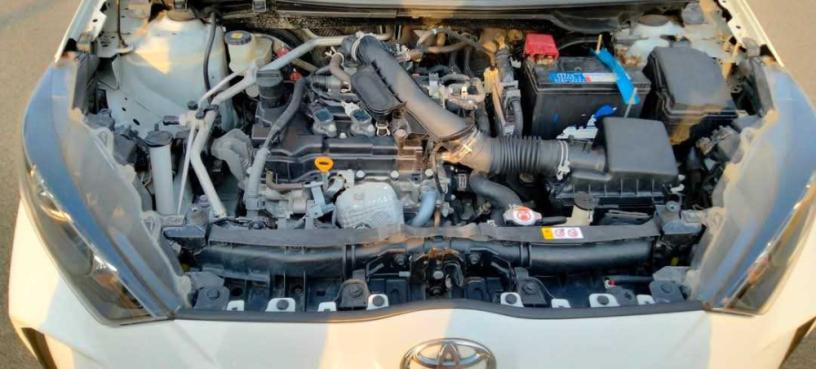 toyota-yaris-hatchback-g-big-9