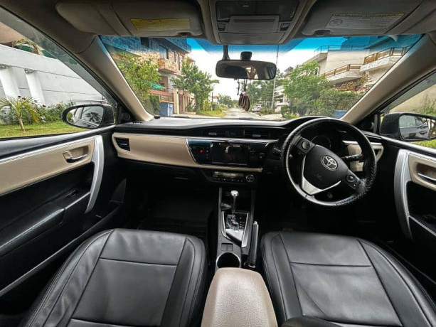 toyota-corolla-altis-grande-x-cvt-i-18-black-interior-big-5