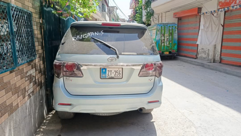 toyota-fortuner-27-v-big-2