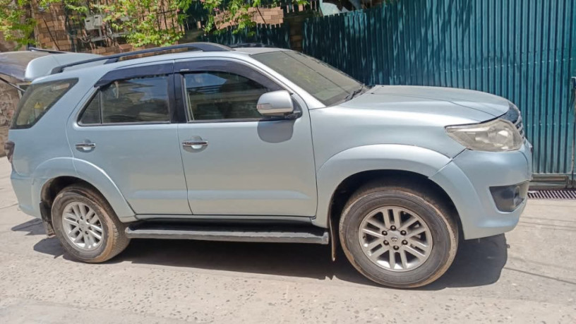 toyota-fortuner-27-v-big-1