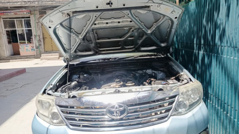 toyota-fortuner-27-v-big-3