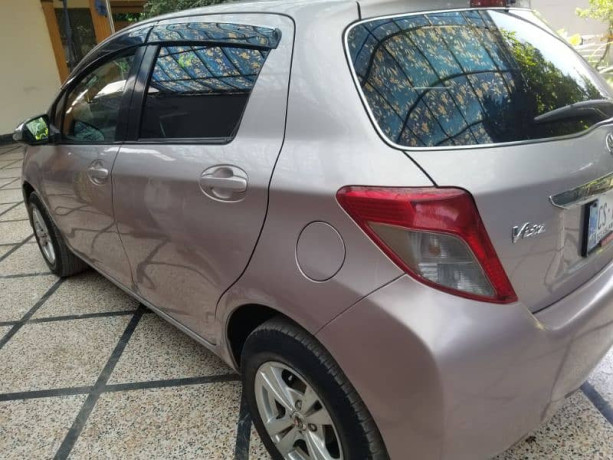 toyota-vitz-f-10-big-6