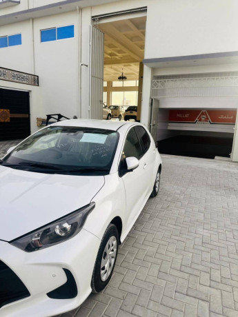 toyota-yaris-hatchback-g-big-5