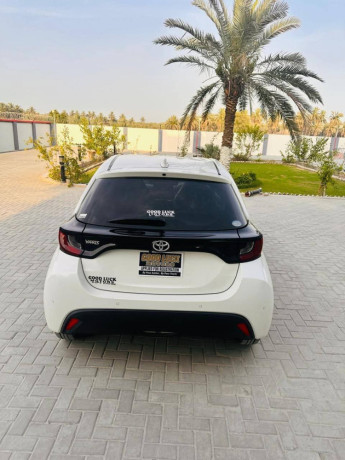 toyota-yaris-hatchback-g-big-1