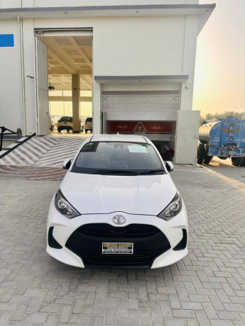 toyota-yaris-hatchback-g-big-0