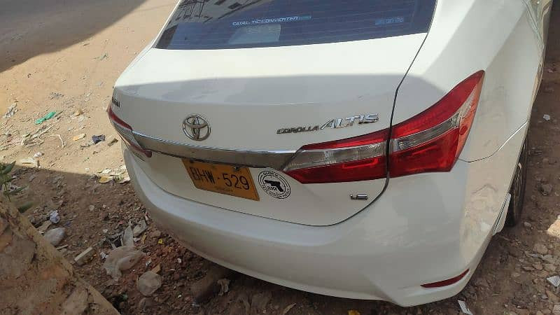toyota-corolla-altis-2017-big-1