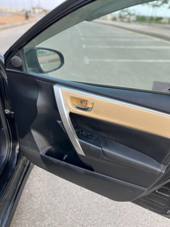 toyota-corolla-altis-grande-x-cvt-i-18-black-interior-big-4