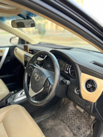 toyota-corolla-altis-grande-x-cvt-i-18-black-interior-big-5