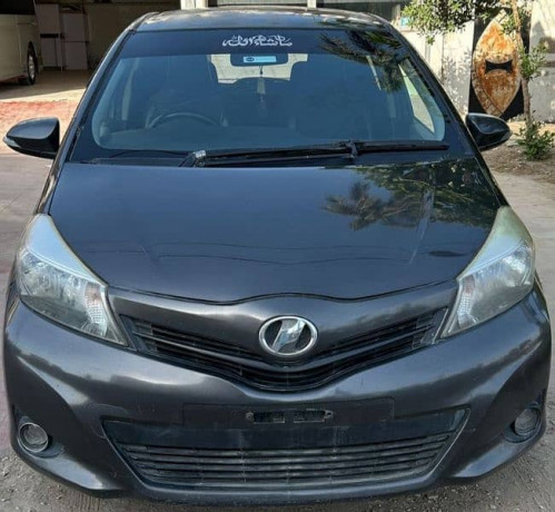 toyota-vitz-2011-big-0