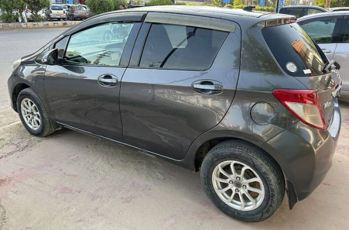 toyota-vitz-2011-big-2