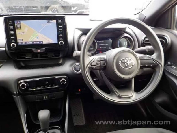 toyota-yaris-g-big-3