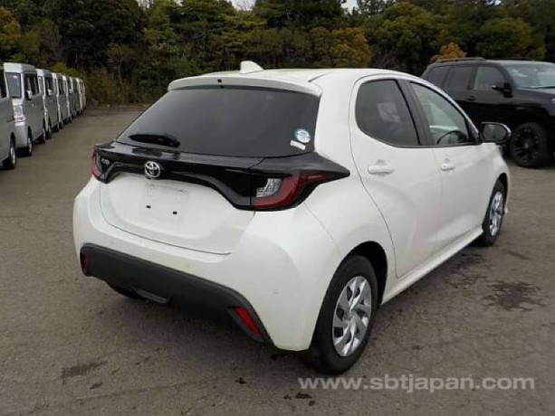toyota-yaris-g-big-2