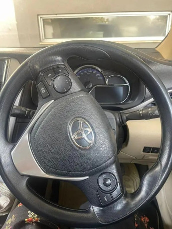 toyota-yaris-atix-15-cvt-2023-big-4