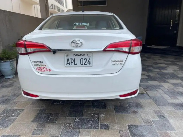 toyota-yaris-atix-15-cvt-2023-big-0