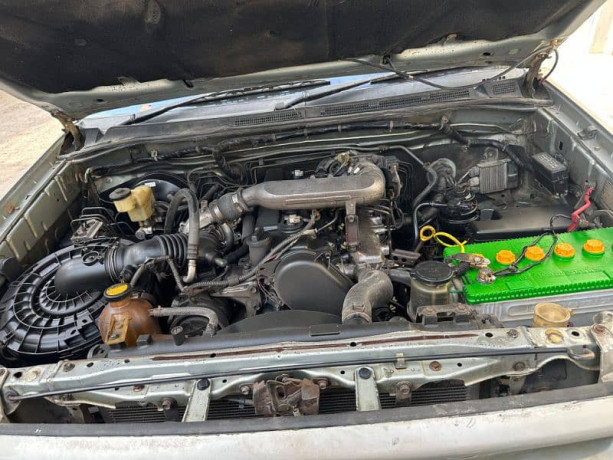 toyota-hilux-2011-big-2