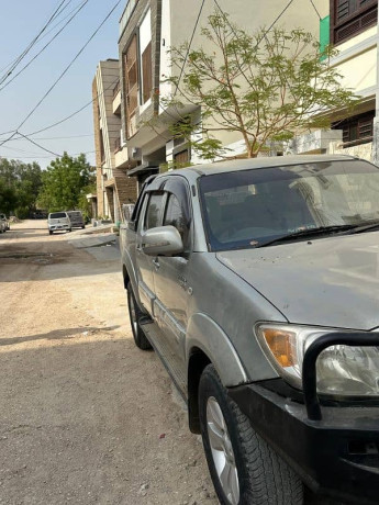 toyota-hilux-2011-big-0