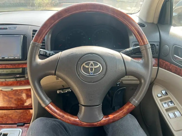 toyota-premio-15-2007-big-3