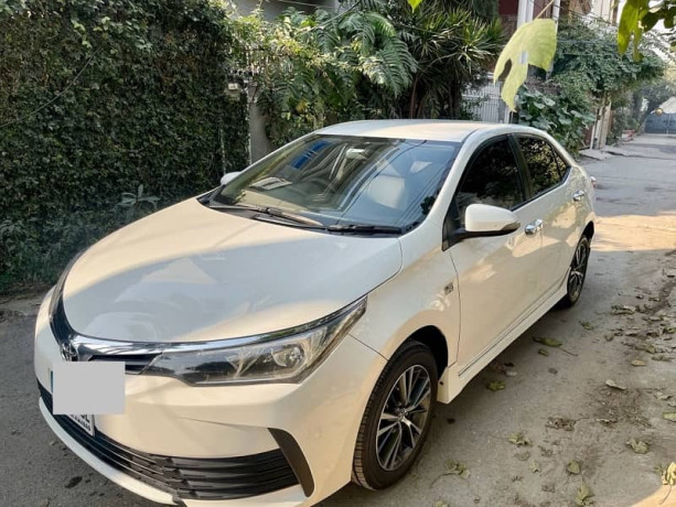toyota-corolla-altis-16-automatic-big-4