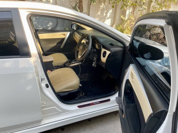 toyota-corolla-altis-16-automatic-big-18